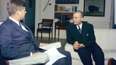 عمر أبو ريشة.. الشاعر والدبلوماسي السوري الذي أبهر الرئيس الأمريكي جون كيندي